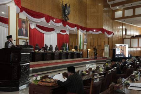 Fraksi DPRD Sumsel menyampaikan pandangan pada rapat Paripurna XIV DPRD Provinsi Sumsel. FOTO :VIRALSUMSEL.COM 