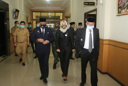 Wagub Sumsel H Mawardi Yahya sebelum Rapat Paripurna XIV DPRD Provinsi Sumsel di Ruang Rapat Paripurna DPRD Provinsi Sumsel, Senin (13/7/2020) pagi. FOTO : VIRALSUMSEL.COM