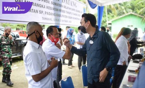H Muchendi Mahzareki Wakil Ketua DPRD Sumsel saat reses di Kabupaten OKI. FOTO : VIRALSUMSEL.COM