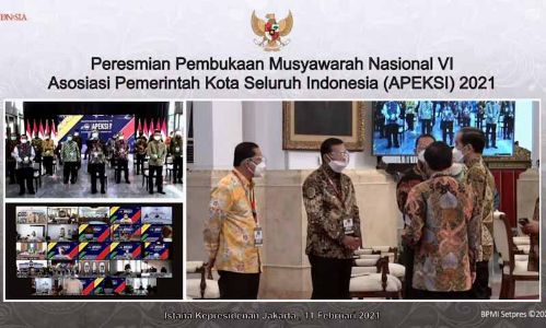 Wali Kota Lubuklinggau, H. SN Prana Putra Sohe, bersama sejumlah pejabat dilingkungan Pemkot Lubuklinggau menghadiri pembukaan Munas IV APEKSI di Istana Negara. FOTO : IST
