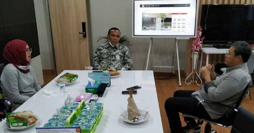 Kepala Diskominfo Kota Lubuklinggau, Erwin Armeidi melakukan kunjungan ke sejumlah lembaga, dalam rangkaian koordinasi dan konsultasi.FOTO : IST