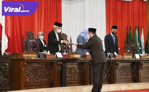 Wakil Gubernur Sumsel H Mawardi Yahya terima laporan hasil reses tahap 1 Tahun 2021 DPRD Sumsel. FOTO : VIRALSUMSEL.COM