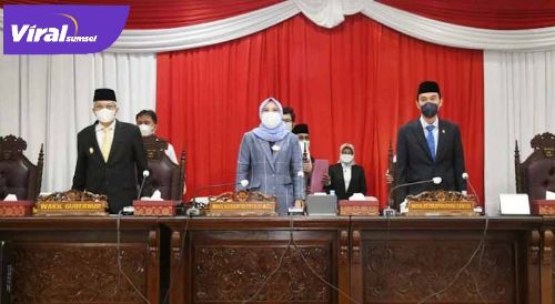 Wakil Ketua DPRD Sumsel Kartika Sari Desi, Wakil Ketua DPRD Sumsel H Muchendi bersama Wakil Gubernur Sumsel H Mawardi Yahya. FOTO : VIRALSUMSEL.COM