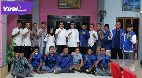 H Handry Pratama Putra Ketua DPC Partai Demokrat Ogan Ilir usai buka puasa bersama pengurus. foto : viralsumsel.com