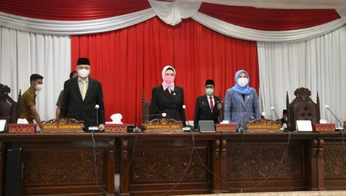 Wakil Gubernur Sumsel H Mamardi Yahya bersama pimpinan DPRD Sumsel. Foto : viralsumsel.com