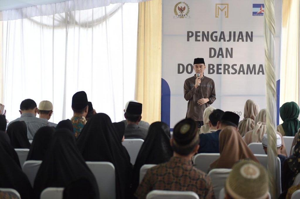 H Muchendi Mahzrekki Wakil Ketua DPRD Provinsi Sumsel. FOTO : VIRALSUMSEL.COM