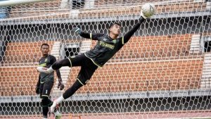 Imam Arief Fadhillah penjaga gawang Persebaya gabung Sriwijaya FC. FOTO : VIRALSUMSEL.COM