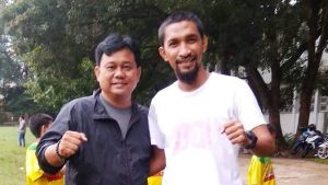 Husnul Wafa mantan pemain Persita bersama pelatih Sriwijaya FC Budiardjo Thalib. FOTO :VIRALSUMSEL.COM