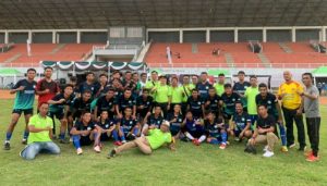 Skuat Muara Enim Selection usai laga kontra Sriwijaya FC. FOTO : VIRALSUMSEL.COM