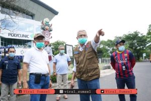 Wakil Gubernur Sumsel H.Mawardi Yahya Minggu (29/3) siang kembali datang ke Wisma Atlet untuk melakukan pengecekan ulang. FOTO : VIRALSUMSEL.COM