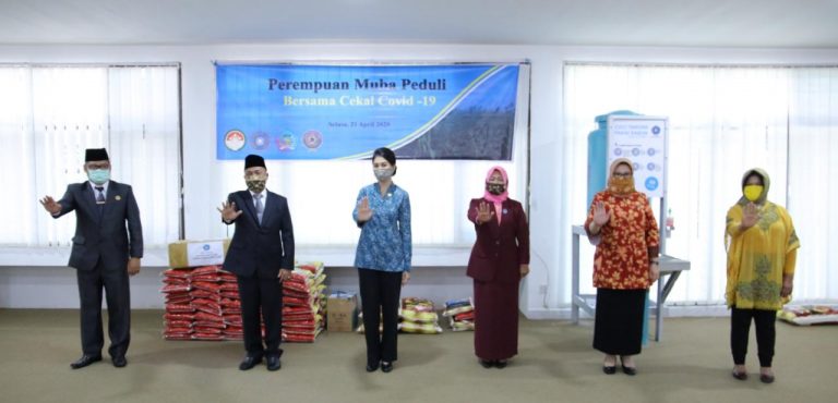 Ketua TP PKK Muba Hj Thia Yufada Dodi Reza, Selasa (21/4/2020) di Posko Gugus percepatan penanganan covid-19. FOTO : VIRALSUMSEL.COM