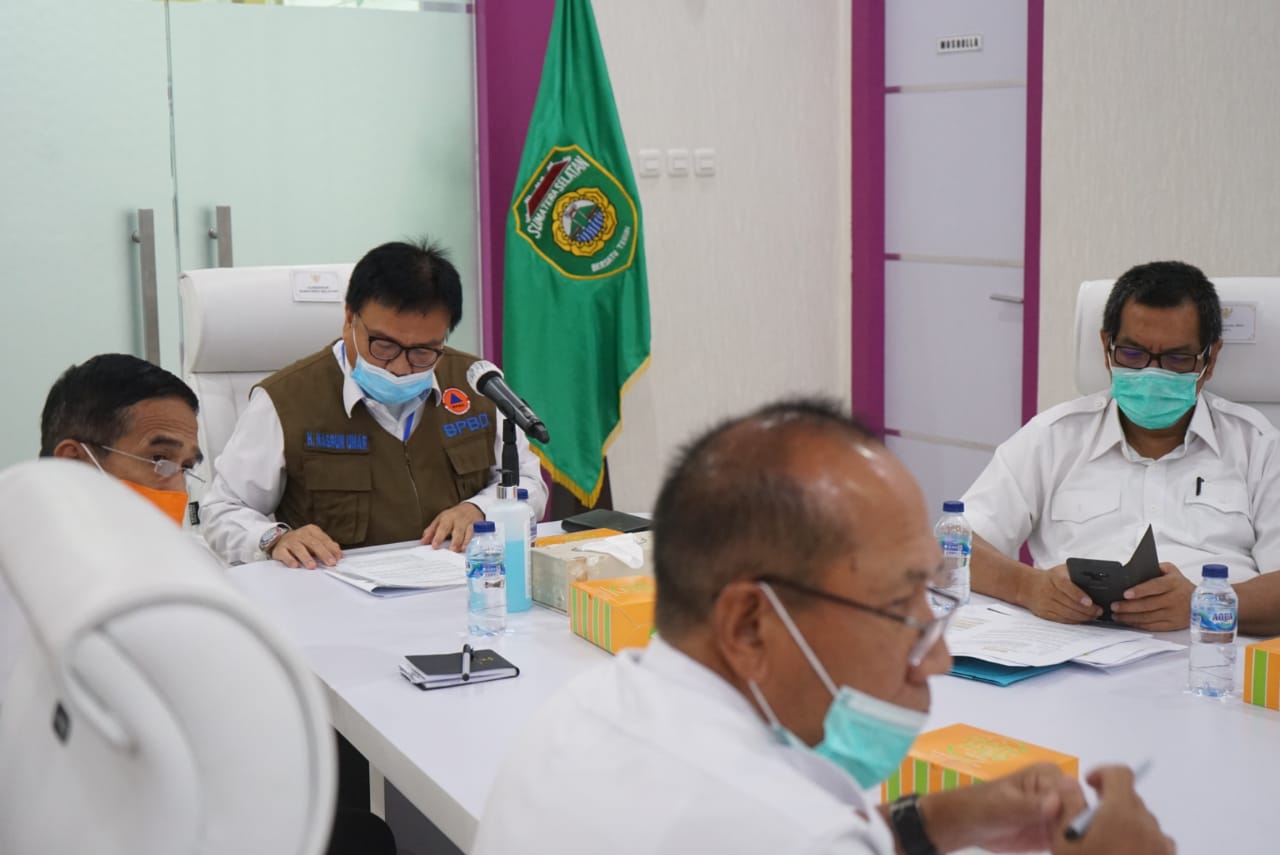 Nasrun Umar Sekda Provinsi Sumsel rapat percepatan pembangunan lanjutan jalan tol Simpang Indralaya - Muara Enim. FOTO : VIRALSUMSEL.COM