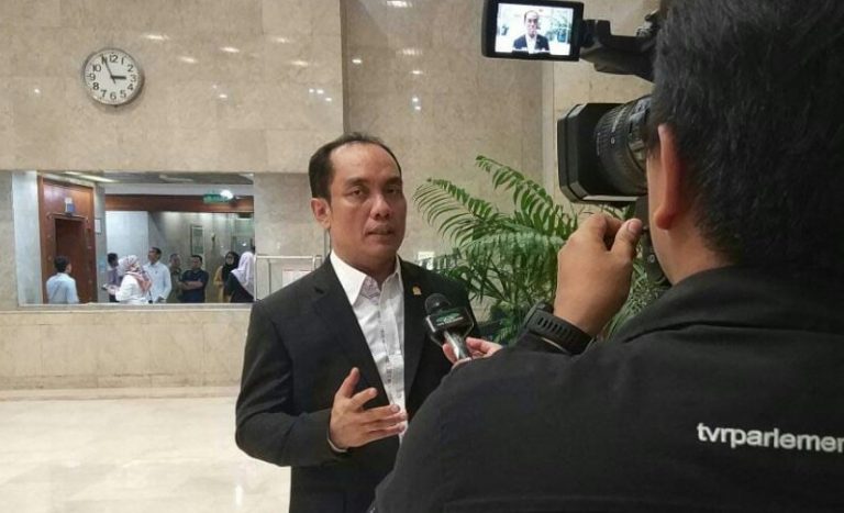 Fauzi H Amro Anggota DPR RI Fraksi Nasdem. FOTO : VIRALSUMSEL.COM