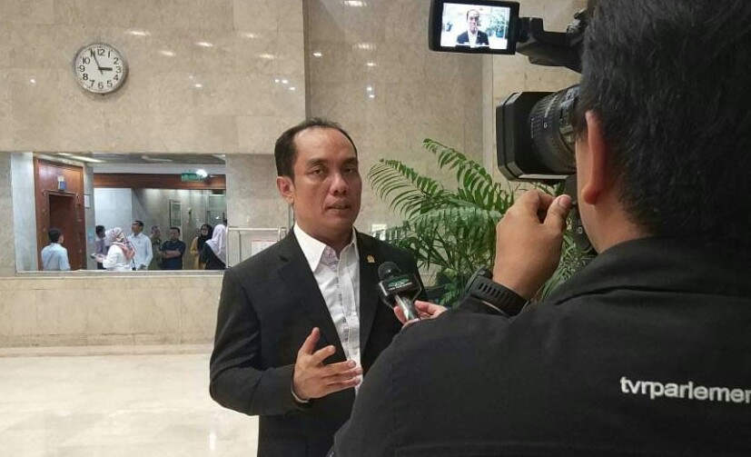 Fauzi H Amro Anggota DPR RI Fraksi Nasdem. FOTO : VIRALSUMSEL.COM