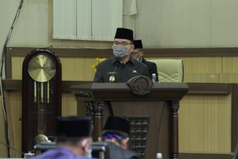 Beni Hernedi Wakil Bupati Muba dalam rapat Paripurna DPRD Muba. FOTO : VIRALSUMSEL.COM