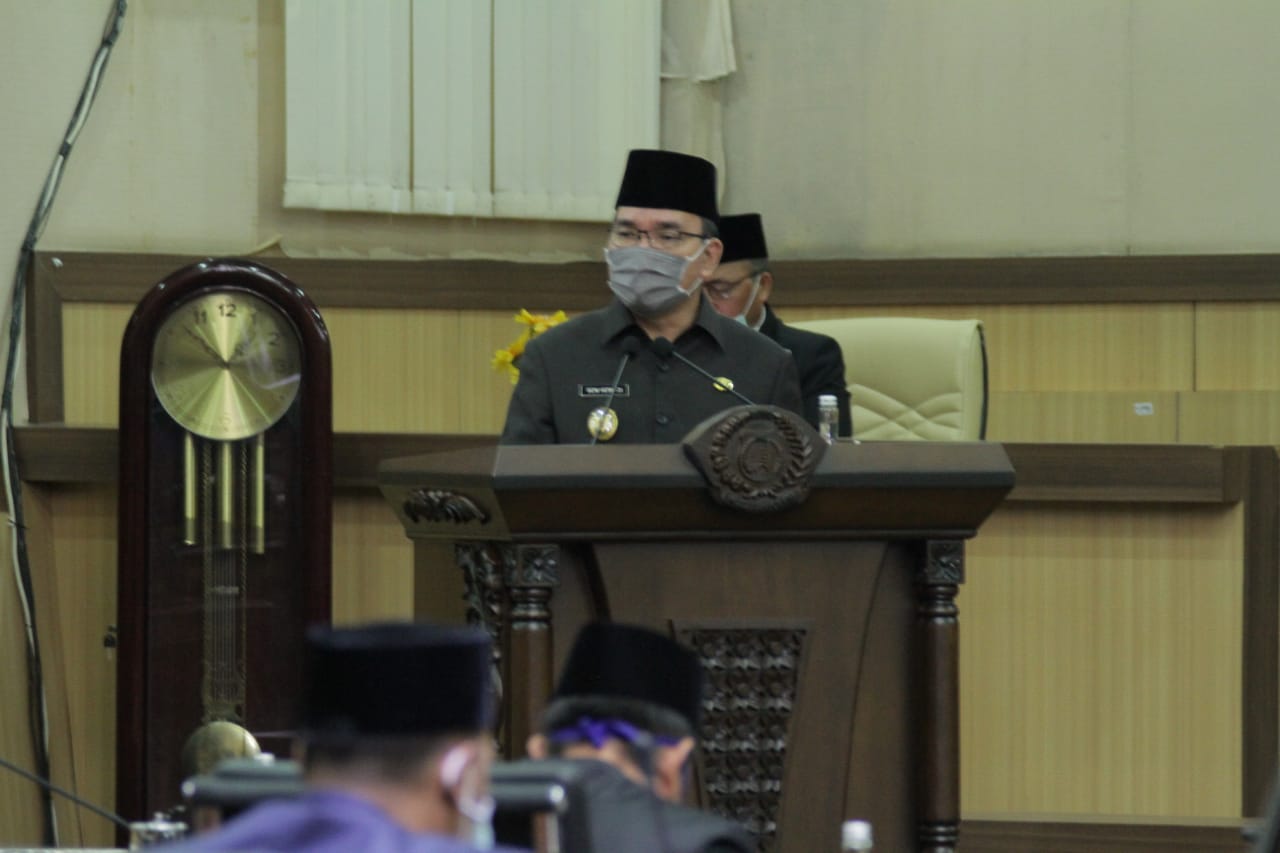 Beni Hernedi Wakil Bupati Muba dalam rapat Paripurna DPRD Muba. FOTO : VIRALSUMSEL.COM