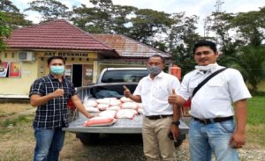 GSSL Group lakukan aksi tanggap, salurkan bantuan paket sembako bagi warga masyarakat. FOTO :VIRALSUMSEL.COM