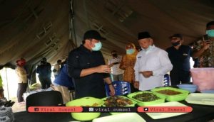 Gubernur Sumsel H.Herman Deru tinjau Posko Covid-19 di OKUT. FOTO : VIRALSUMSEL.COM