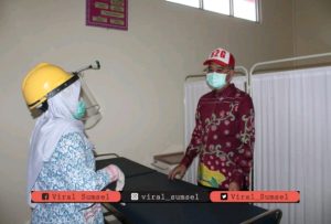 Bupati Mura H Hendra Gunawan menyambangi Puskesmas Sungai Bunut berada di Kecamatan BTS Ulu, Kamis (23/4/2020) siang. FOTO :VIRALSUMSEL.COM