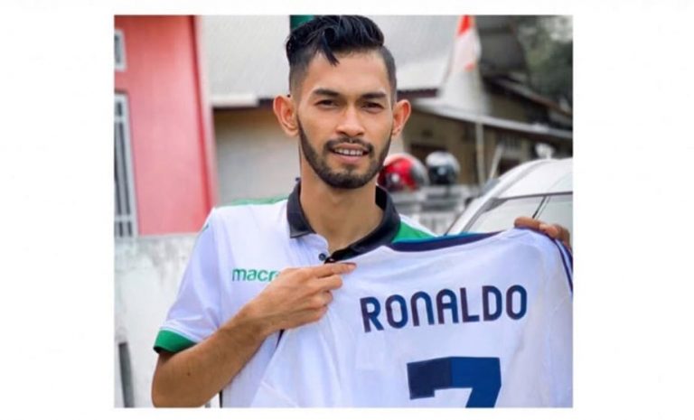 Martunis lelang jersey Cristiano Ronaldo. FOTO : IG FOR VIRALSUMSEL.COM