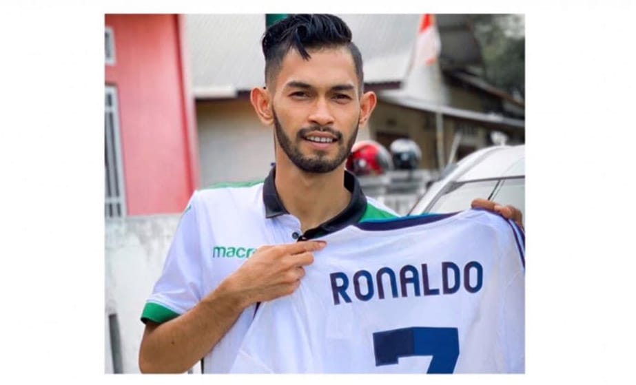 Martunis lelang jersey Cristiano Ronaldo. FOTO : IG FOR VIRALSUMSEL.COM