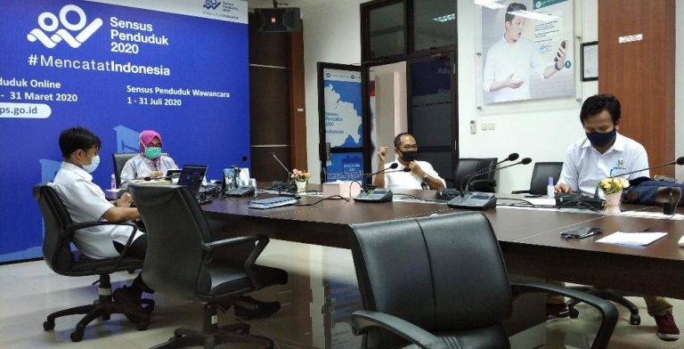 Endang Tri Wahyuningsih Kepala BPS Sumsel rilis kegiatan ekspor dan impor Sumsel secara streaming. FOTO : VIRALSUMSEL.COM