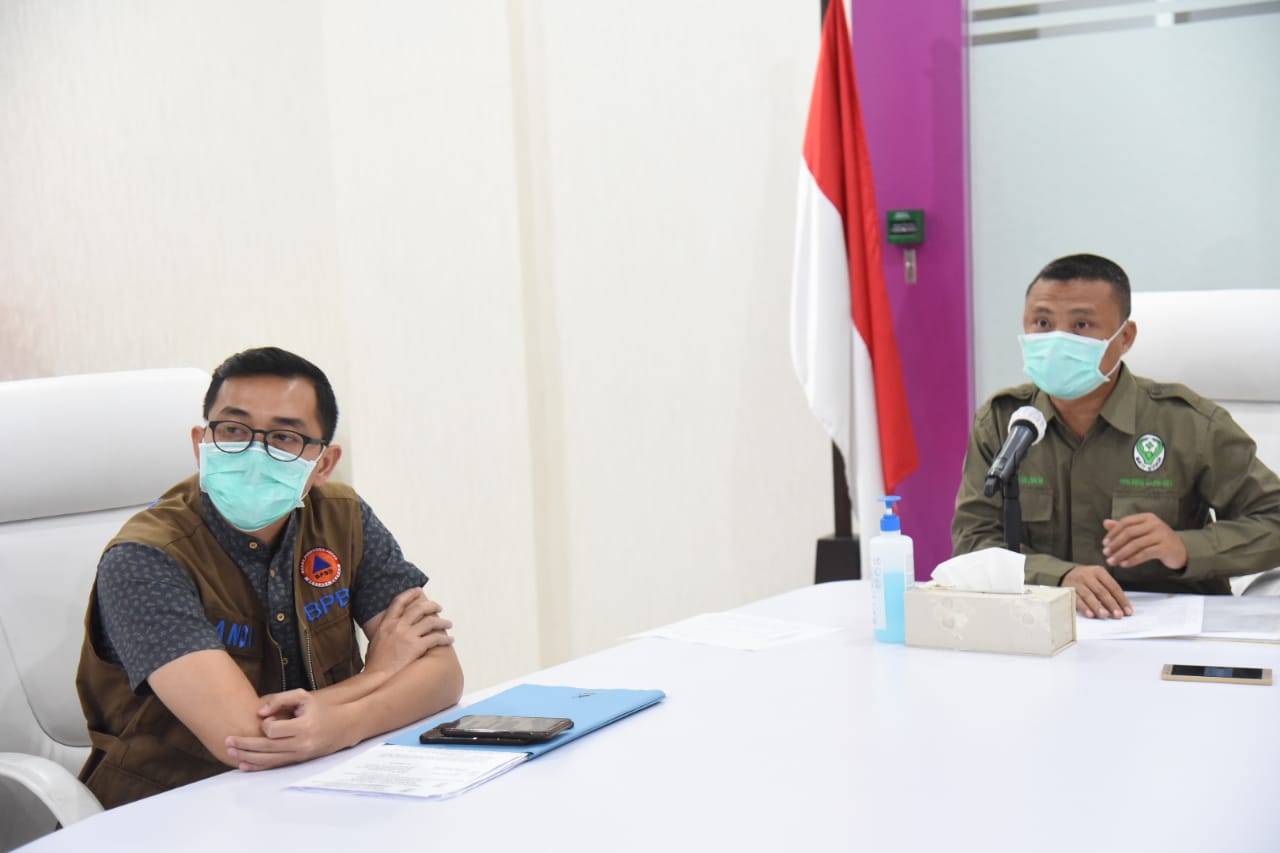 Juru Bicara Gugus Tugas Penanganan Covid-19 Sumsel, Yusri dan Nur Purwoko. FOTO : VIRALSUMSEL.COM