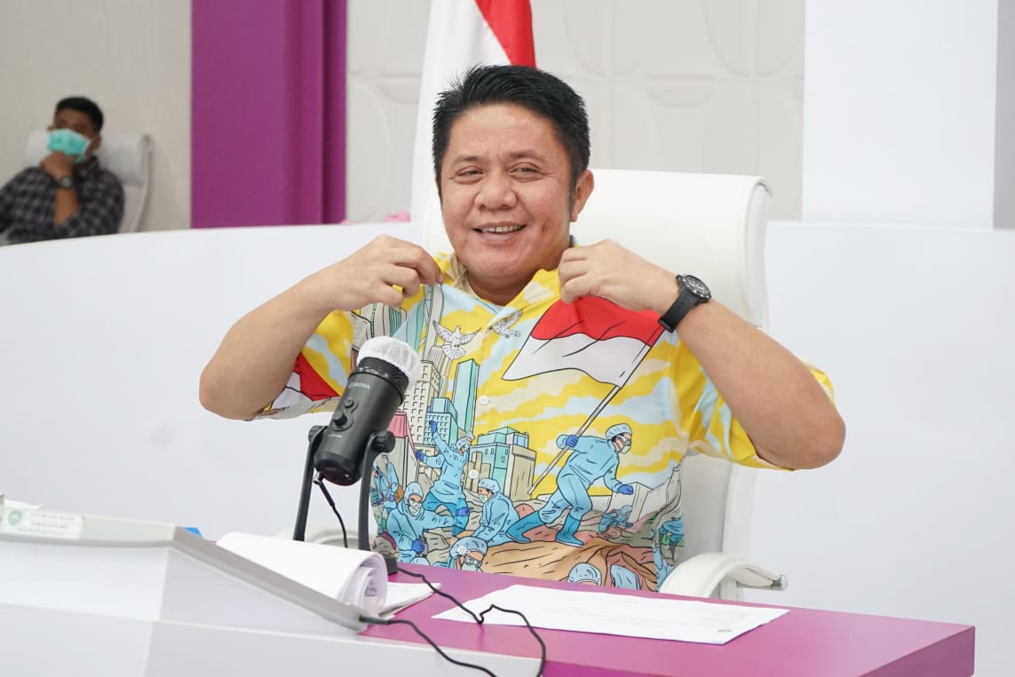 H Herman Deru Gubernur Sumsel semangati tenaga medis covid-19. FOTO : VIRALSUMSEL.COM