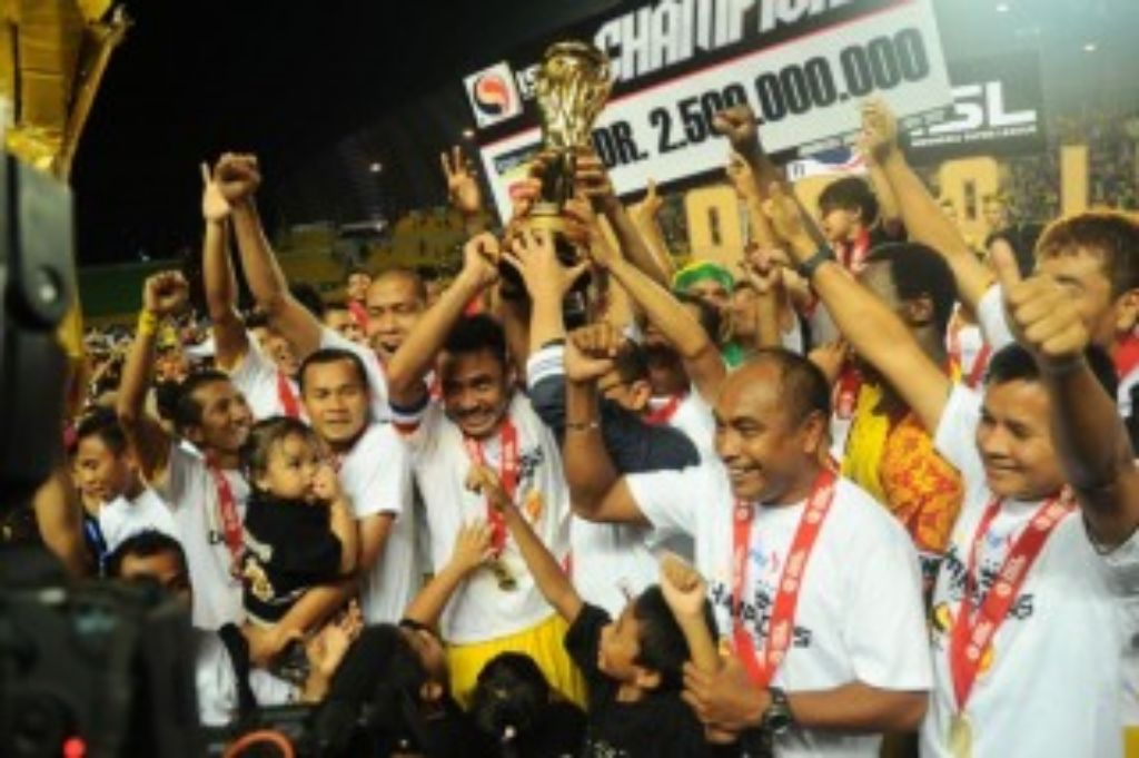 Euforia juara ISL 2011 /2012 para penggawa Sriwijaya FC. FOTO : DOK SFC