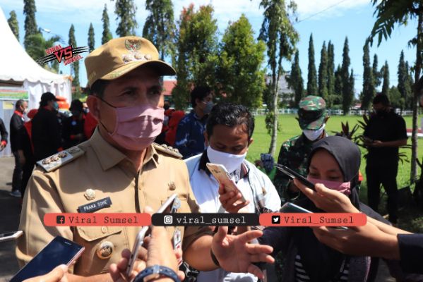 SN Prana Putra Sohe Walikota Lubuklinggau jawab pertanyaan awak media. FOTO : VIRALSUMSEL.COM