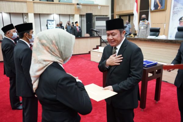 Gubernur Sumsel H. Herman Deru mengukuhkan empat agenda pelantikan sekaligus di Auditorium Pemprov Sumsel, Kamis (14/5/2020) siang. FOTO : VIRALSUMSEL.COM