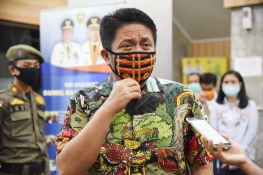H Herman Deru Gubernur Sumatera Selatan. FOTO : VIRALSUMSEL.COM