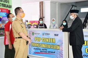 H. Mawardi Yahya meninjau gedung PDP Center Pemprov Sumsel yang berlokasi di Tower 8, Jakabaring Sport City Palembang, Senin (18/52020).