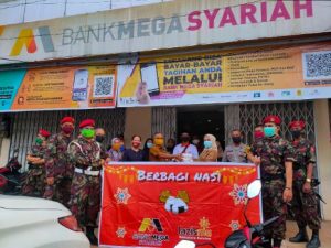 Mega Syariah Berbagi, 100 Ribu Makanan Untuk Negeri. FOTO :VIRALSUMSEL.COM