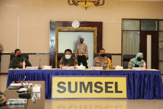 Herman Deru rakor penanganan dan penegakan protokol kesehatan Covid-19 menyambut Idul Fitri, kami bersama Forkopimda. FOTO :VIRALSUMSEL.COM