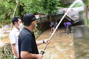 SN Prana Putra Sohe Walikota Lubuklinggau kunjungi lokasi banjir. FOTO :VIRALSUMSEL.COM