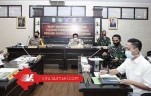 Gubernur Sumsel H Herman Deru memimpin rapat "Menuju New Normal" di ruang rapat Mapolrestabes Palembang. FOTO :VIRALSUMSEL.COM