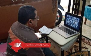 Sekretaris PT SOM Faisal Mursyid rapat virtual kelanjutan Liga 2. FOTO :VIRALSUMSEL.COM