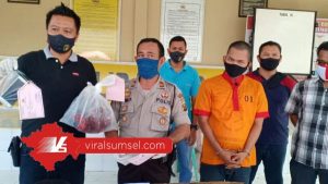 Petugas Reskrim Polsek Ilir Timur III press releases Kasus pembunuhan dengan tersangka Bagas. FOTO :VIRALSUMSEL.COM