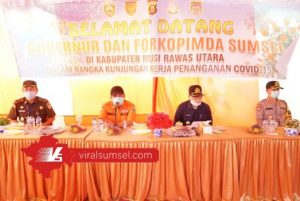Gubernur Sumsel H.Herman Deru bersama Bupati Muratara di Gedung Paud Dharmawanita, Kecamatan Muara Rupit, Kabupaten Muratara. FOTO :VIRALSUMSEL.COM