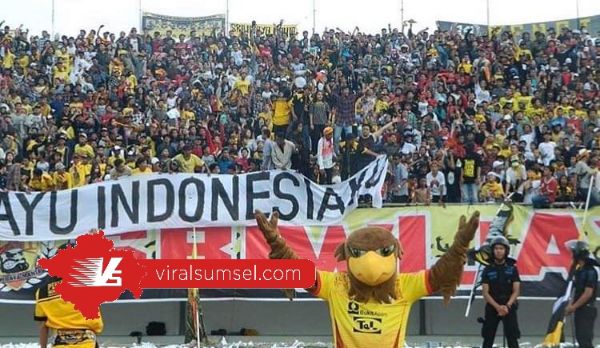 Suporter Sriwijaya FC, Sriwijaya Mania selalu setia mendukung Sriwijaya FC. FOTO :VIRALSUMSEL.COM