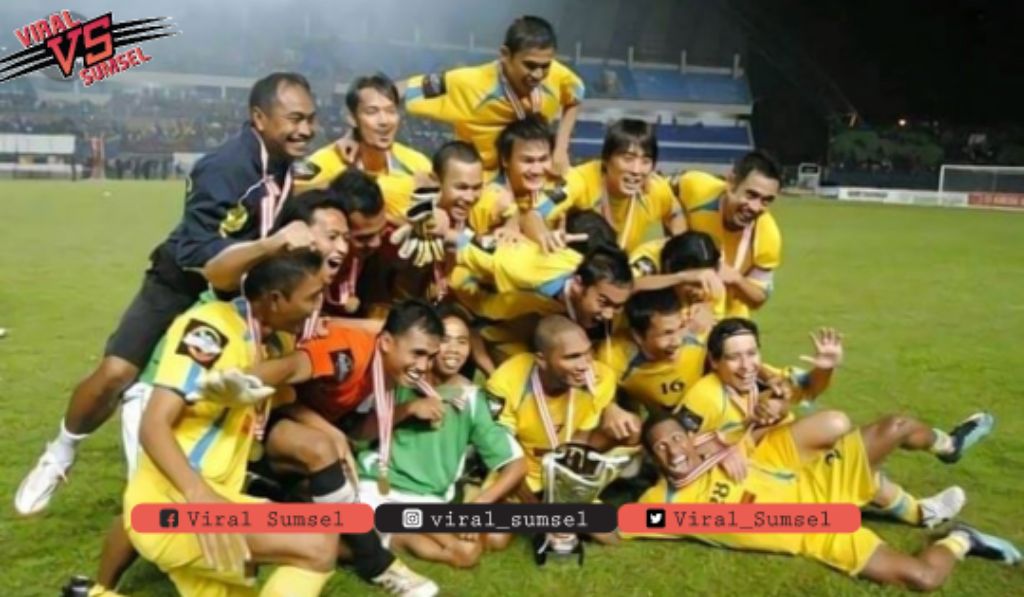 Selebrasi juara Sriwijaya FC di ajang Inter Island Cup 2010. FOTO : DOK SRIWIJAYA FC