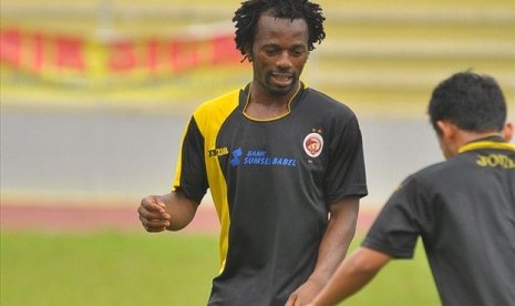 Frank Olivier Ongfiang pemain Sriwijaya FC jebolan Liga Italia. FOTO : GOAL