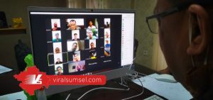 Achmad Haris manajer Muba Babel United silaturahmi sekalian meeting secara virtual bersama pemain, pelatih dan ofisial. FOTO :VIRALSUMSEL.COM