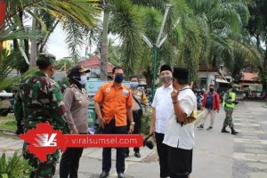 Forkopimcam Bukit Kecil meninjau langsung kesiapan Masjid Agung Palembang dalam rangka dibukanya kembali. FOTO :VIRALSUMSEL.COM