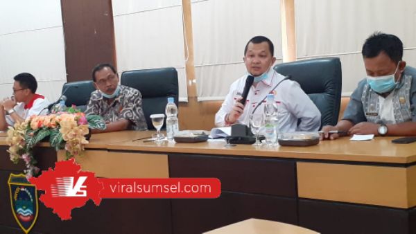 Ketua Umum KONI Sumsel Hendri Zainuddin cek kesiapan venue Porprov XIII di Kabupaten OKU Timur. FOTO :VIRALSUMSEL.COM