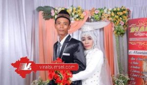 Kedua mempelai Ardi Waras dan Sri Sutiyem. FOTO :ISTIMEWA