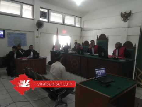 A oknum Sat Pol PP Kota Palembang dituntut pidana selama dua tahun penjara. FOTO :VIRALSUMSEL.COM