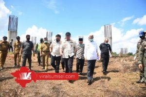 Gubernur Sumsel H Herman Deru, bersama Wakil Gubernur H Mawardi Yahya, dan Sekda Nasrun Umar tinjau lahan pembangunan Masjid Raya Sriwijaya, Selasa (16/6/2020). FOTO : VIRALSUMSEL.COM