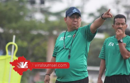 Budiardjo Thalib Pelatih Kepala Sriwijaya FC. FOTO : YOPI/MOSFC